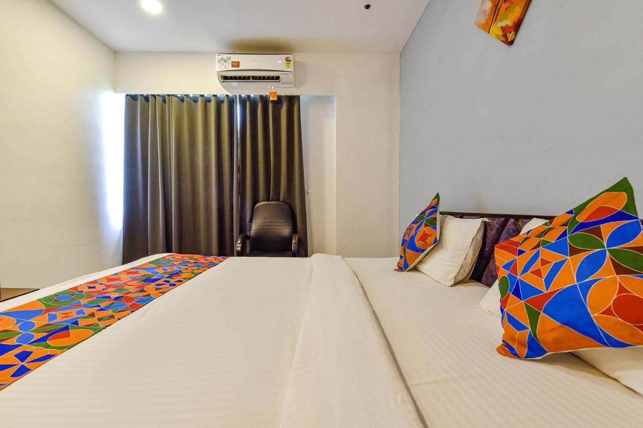 Fabhotel Code Surat Exterior foto