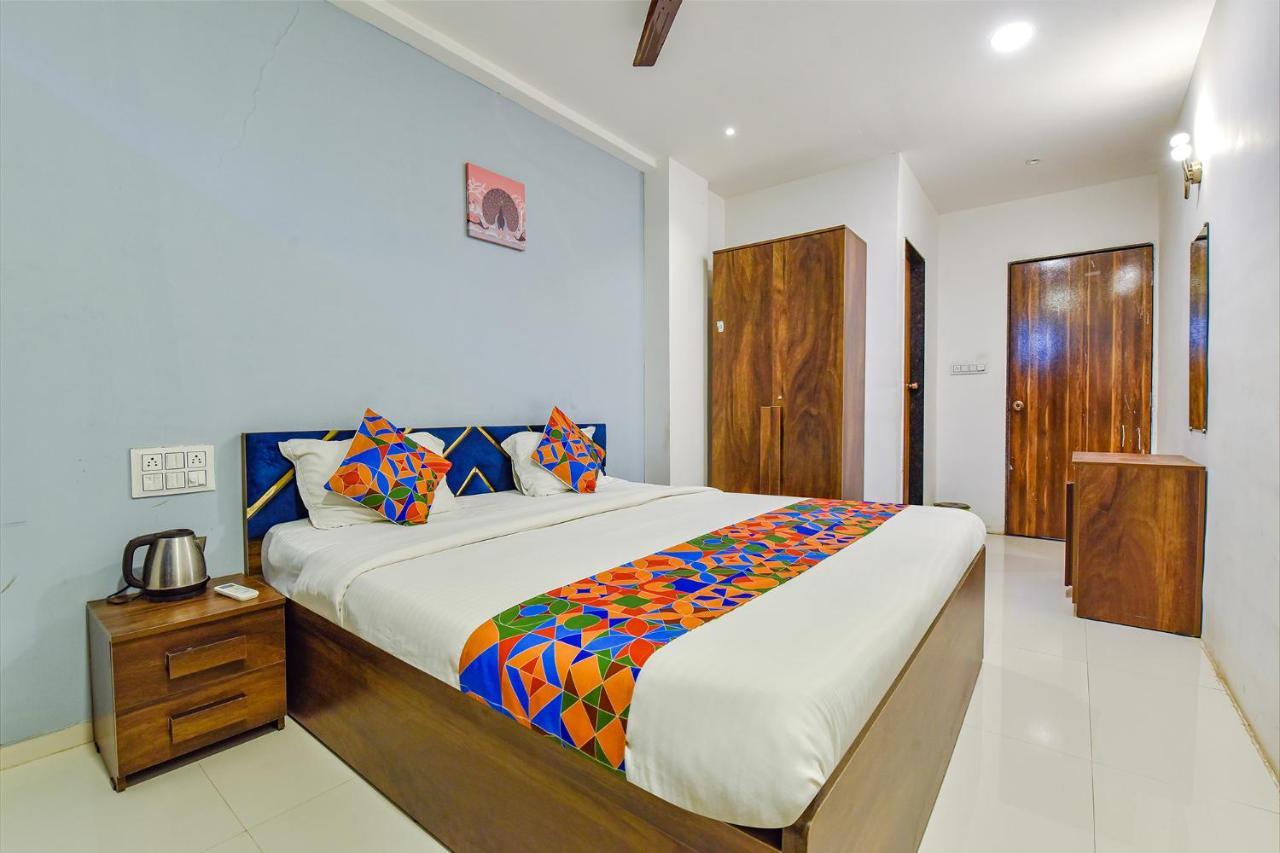 Fabhotel Code Surat Exterior foto
