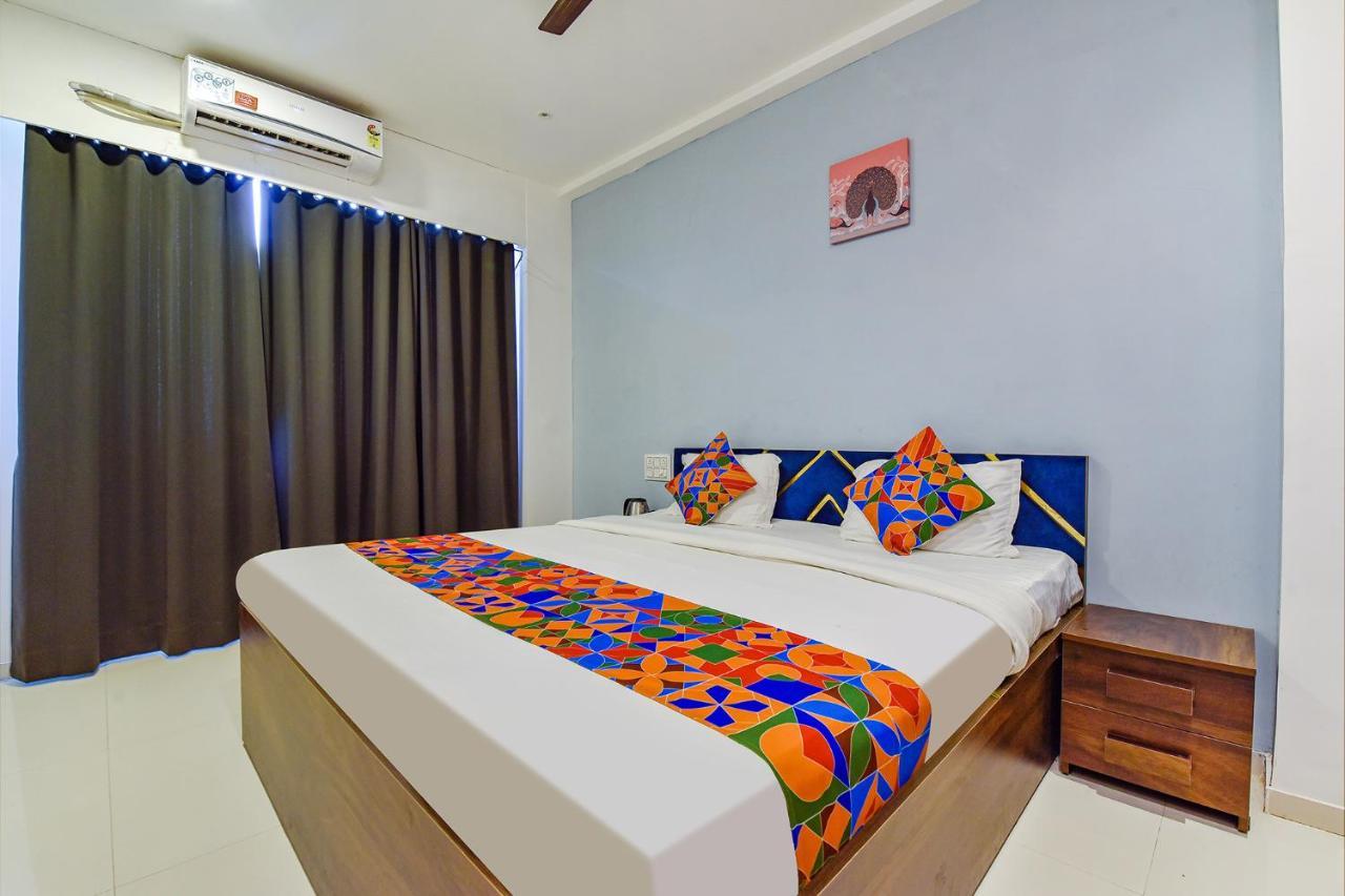 Fabhotel Code Surat Exterior foto