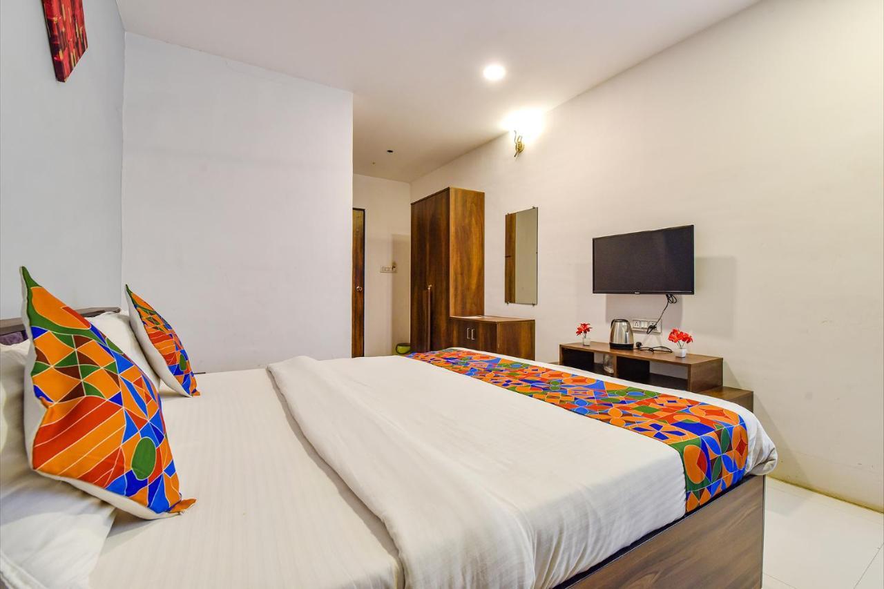 Fabhotel Code Surat Exterior foto