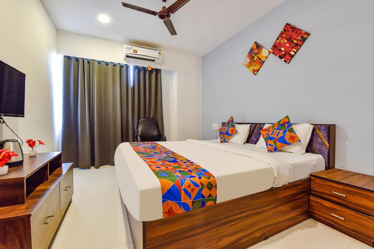 Fabhotel Code Surat Exterior foto